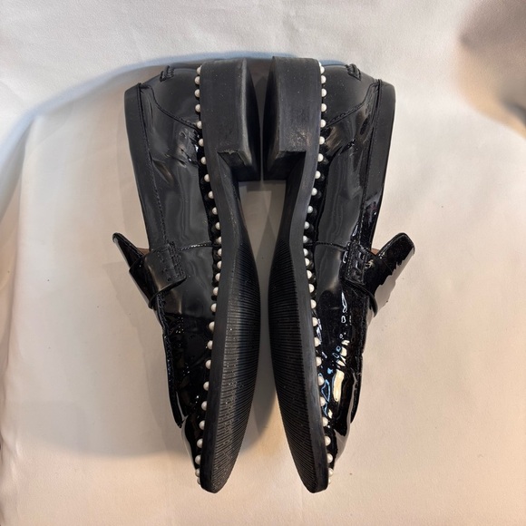 STUART WEITZMAN Sz 8.5B Kessie Loafer Pearl Studs Pattent Leather Almond Toe Cap - Picture 5 of 9